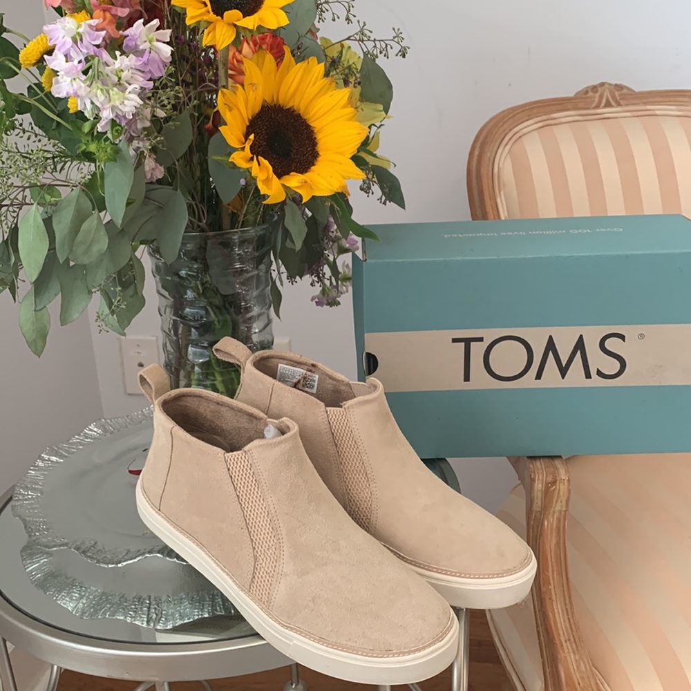 TOMS BRYCE tan suede booties sneakers shoes size 9